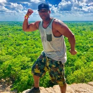 Meet your Posher, Derrick